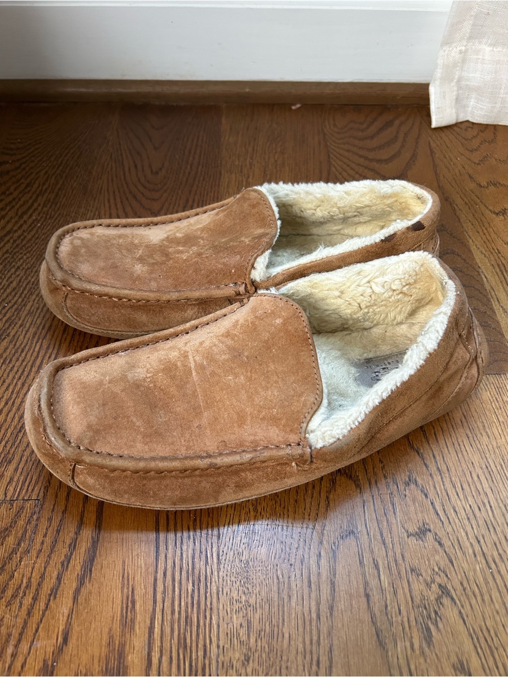 UGG Men's Ascot Suede slippers